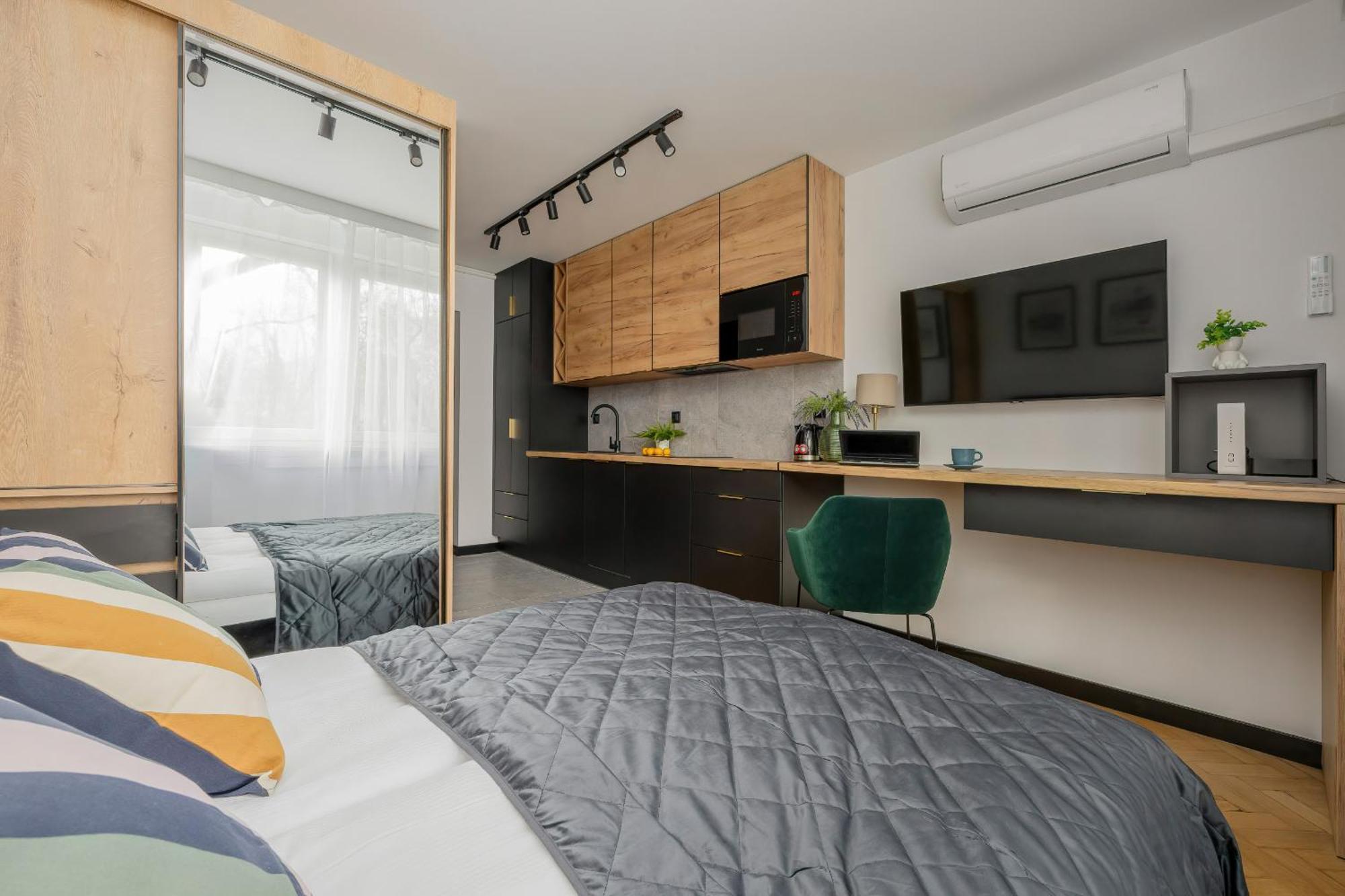 Modern Black & Wooden Apartment Warsaw Near The Airport By Noclegi Renters Екстер'єр фото