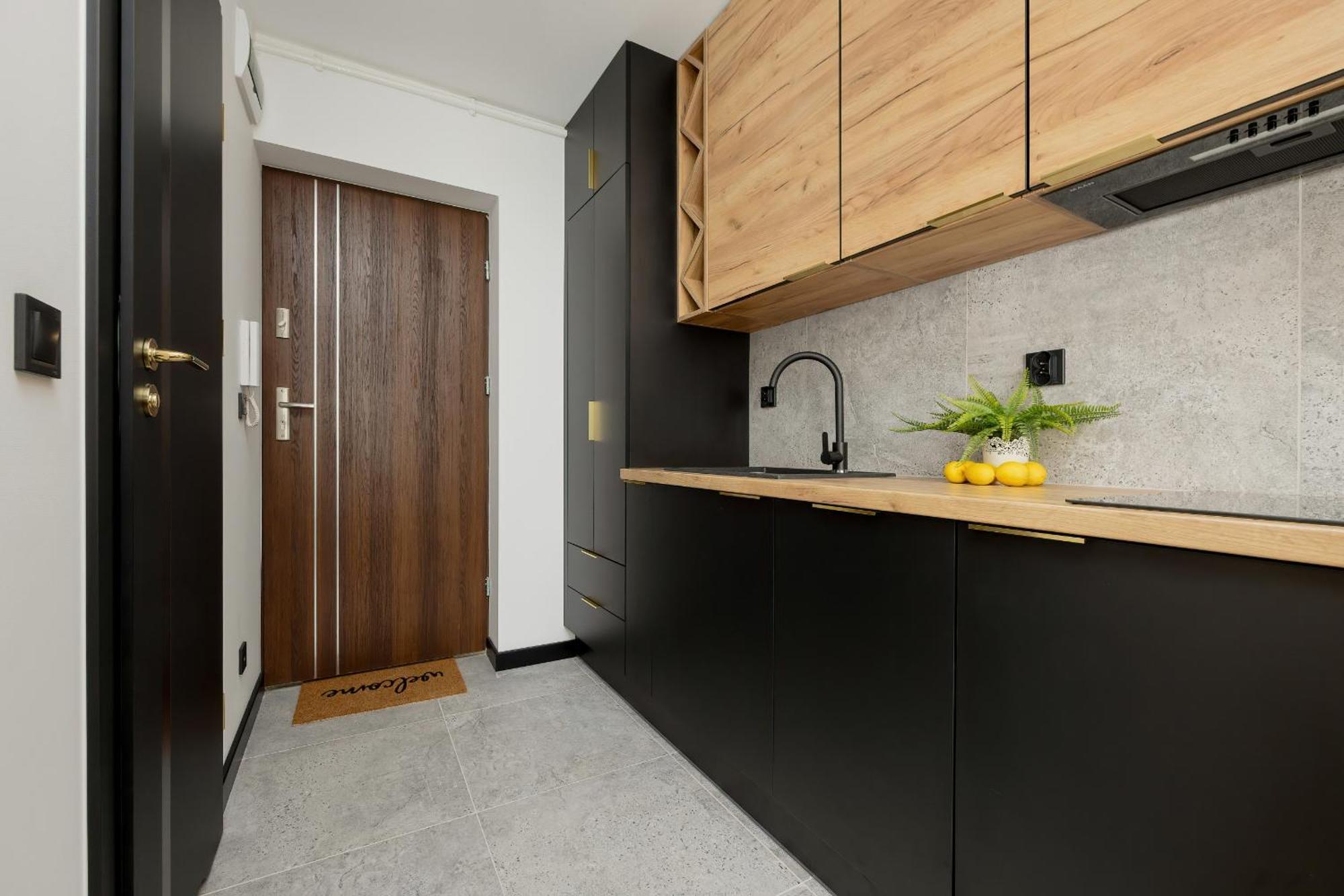Modern Black & Wooden Apartment Warsaw Near The Airport By Noclegi Renters Екстер'єр фото