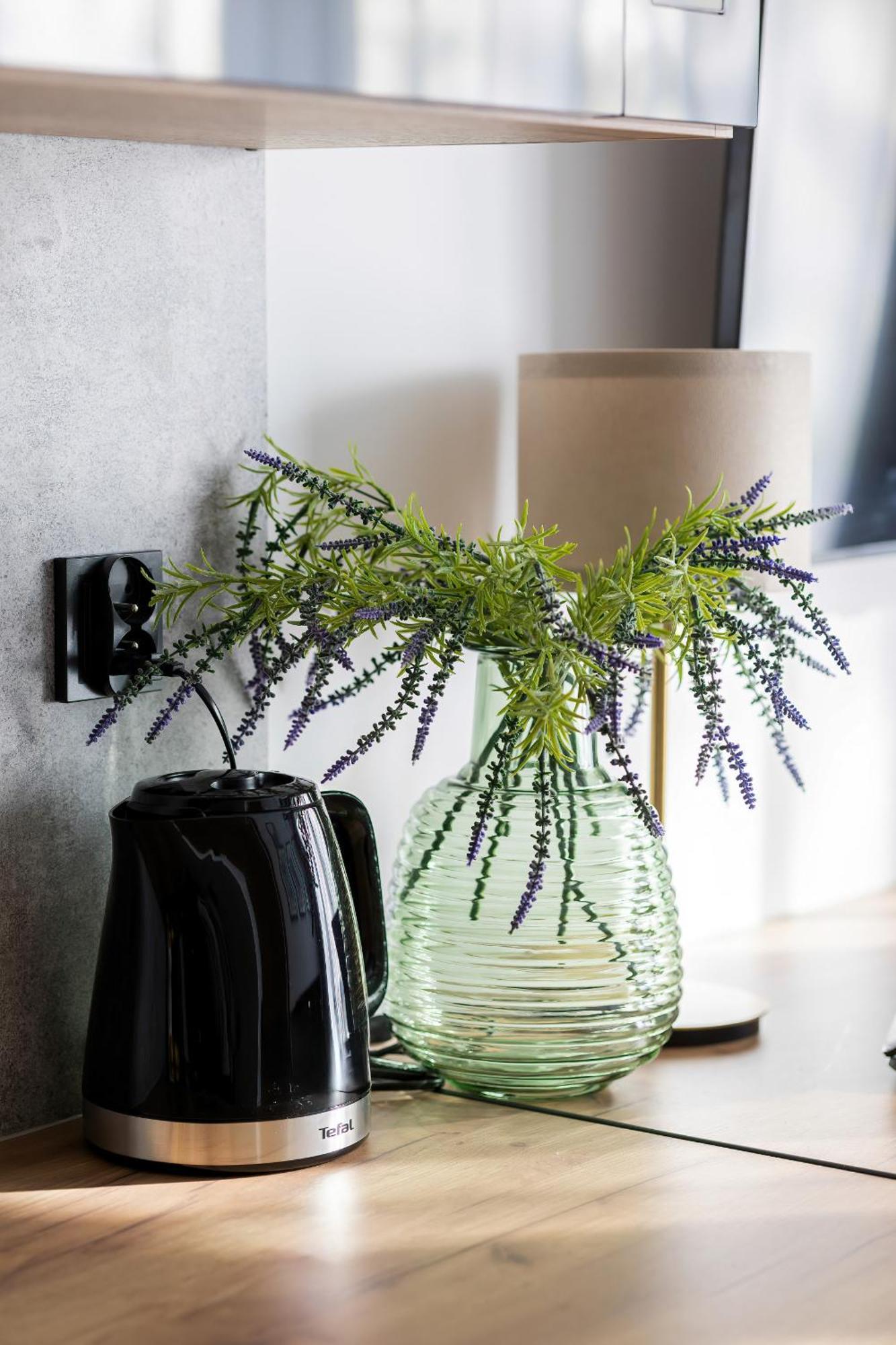 Modern Black & Wooden Apartment Warsaw Near The Airport By Noclegi Renters Екстер'єр фото
